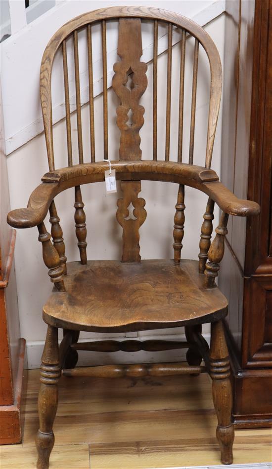 A late Victorian elm Windsor chair